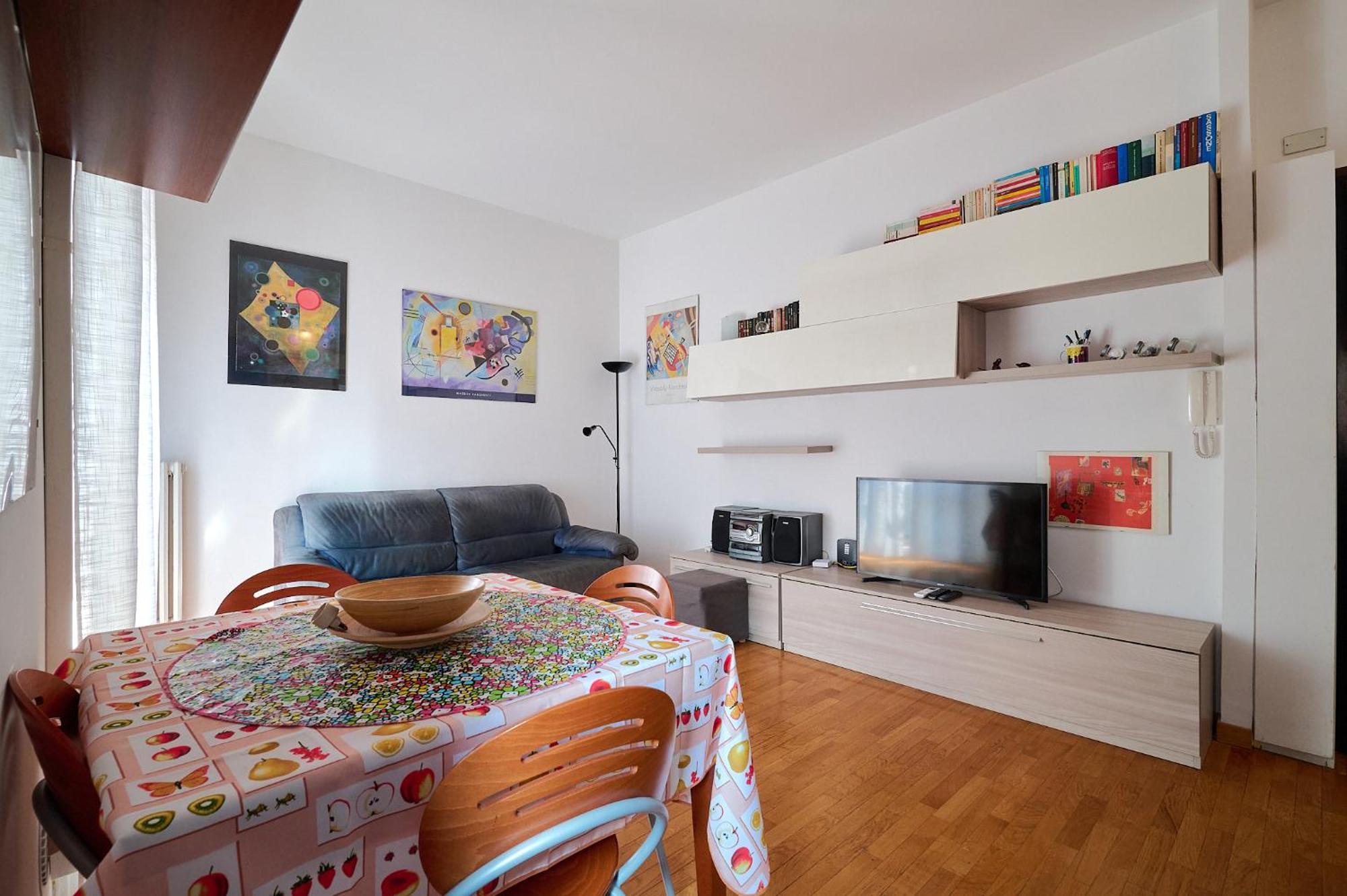 Xenia - Cozy Near Porta Romana Apartment *
